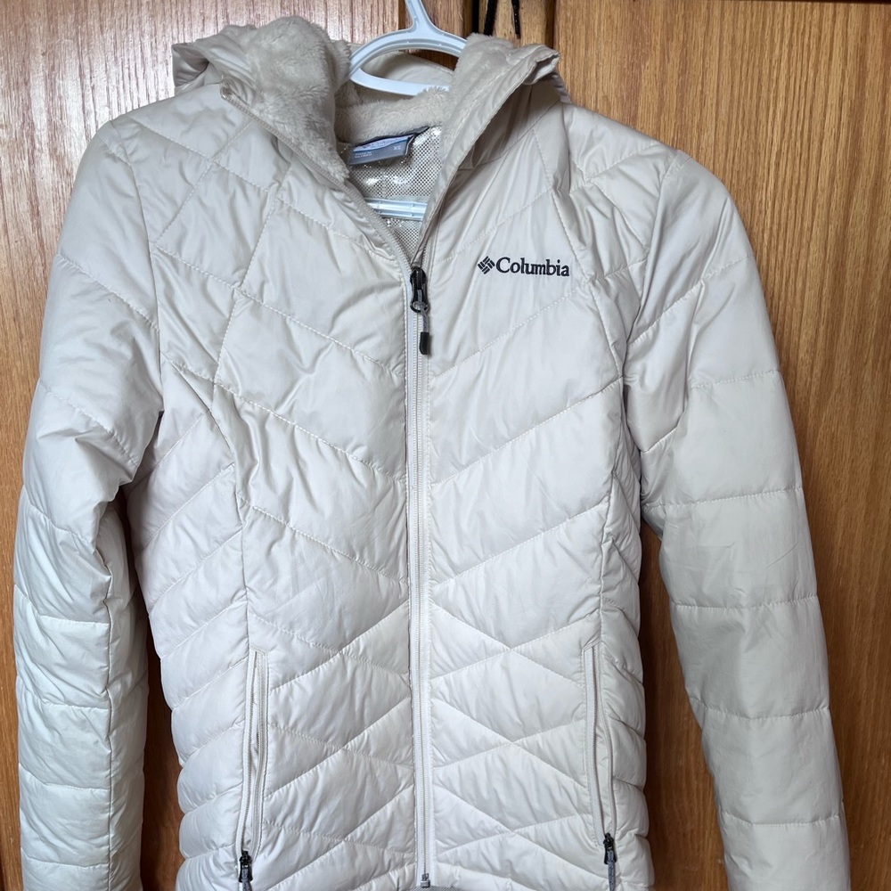 XS women’s Columbia Omni heat jackets.